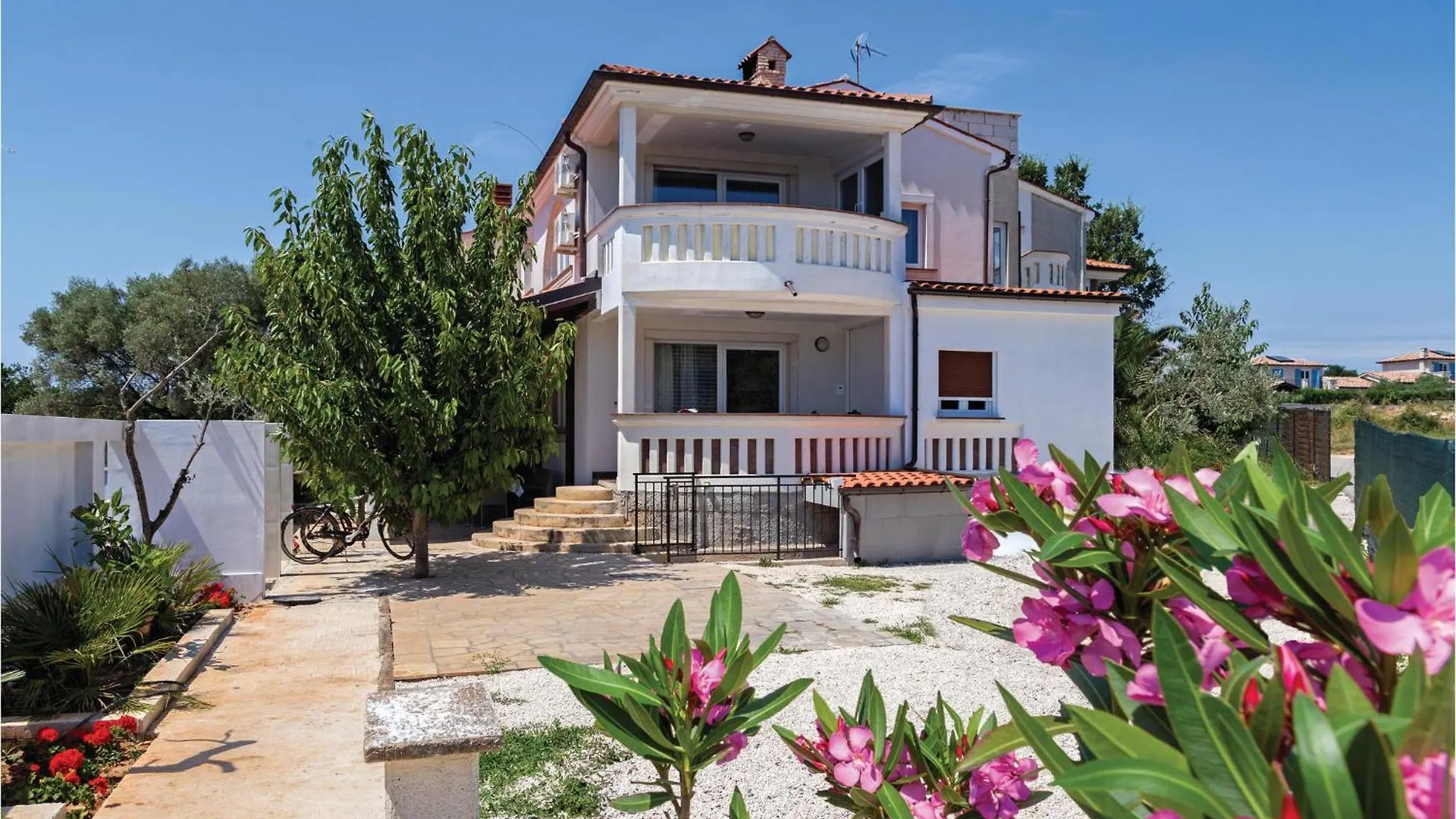 2 Bedroom Lovely Apartment In Medulin