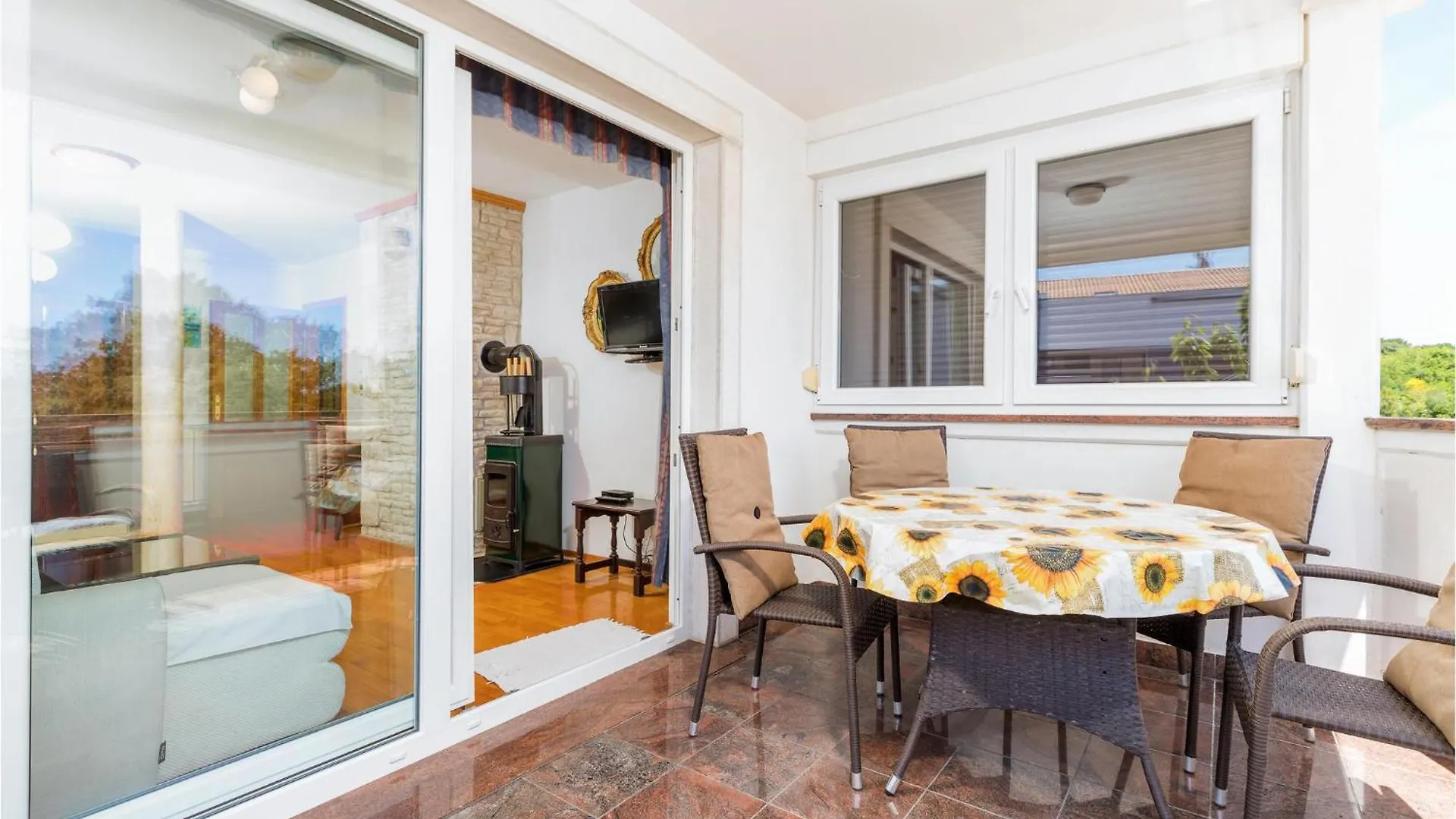 2 Bedroom Lovely Apartment In Medulin 0*,