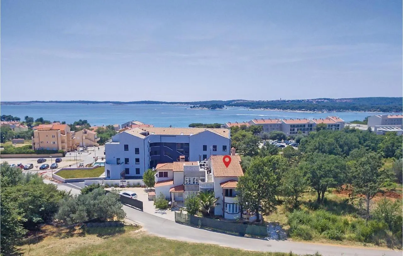 2 Bedroom Lovely Apartment In Medulin