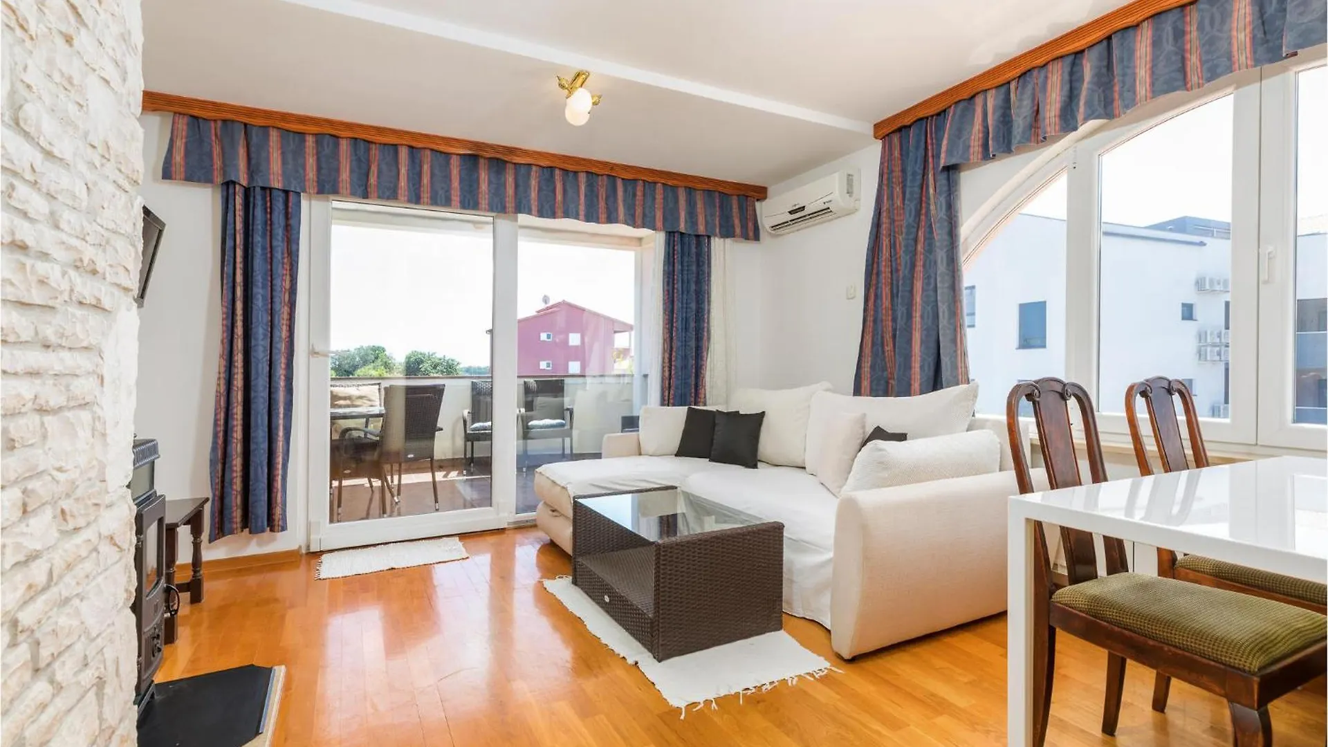 2 Bedroom Lovely Apartment In Medulin 0*,
